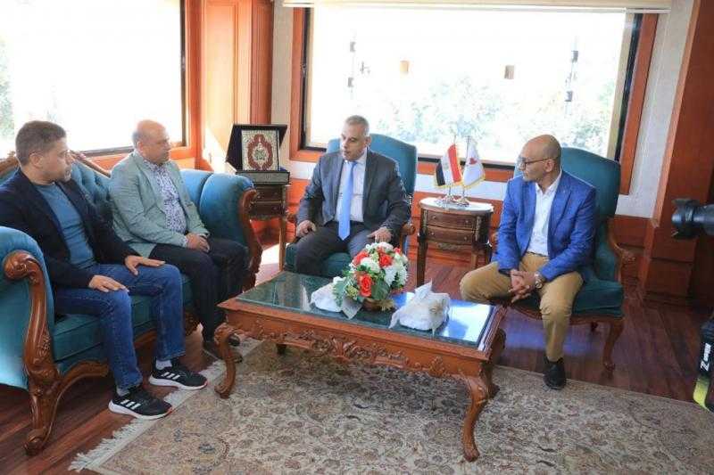 محافظ سوهاج يستقبل وفدا من وزارة الشباب لبحث إطلاق قوافل رياضية مكثفة