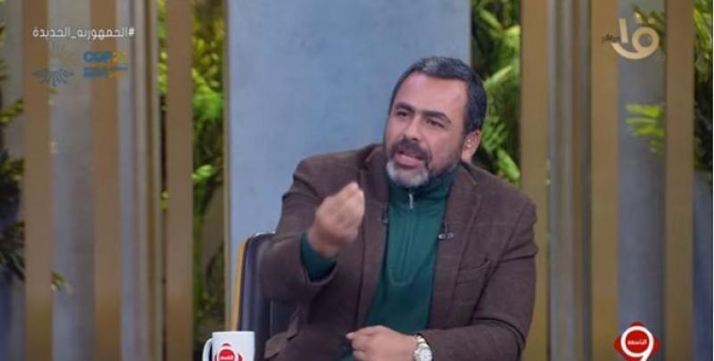 يوسف الحسيني مطالبا قادة العالم بترجمة تويتات علاء عبدالفتاح: ”شوفوا التحريض”