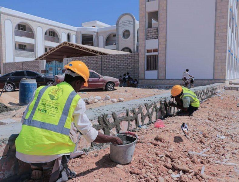 مركز الملك سلمان للإغاثة يدشن برنامج طبي ويوزع كسوة شتوية في مخيم الزعتري للاجئين السوريين بالأردن
