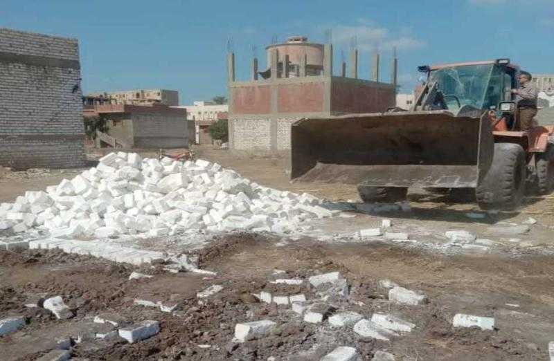 إزالة تعديات بالمحلة ورفع مخلفات من كفرالزيات وصيانة إنارة في بسيون