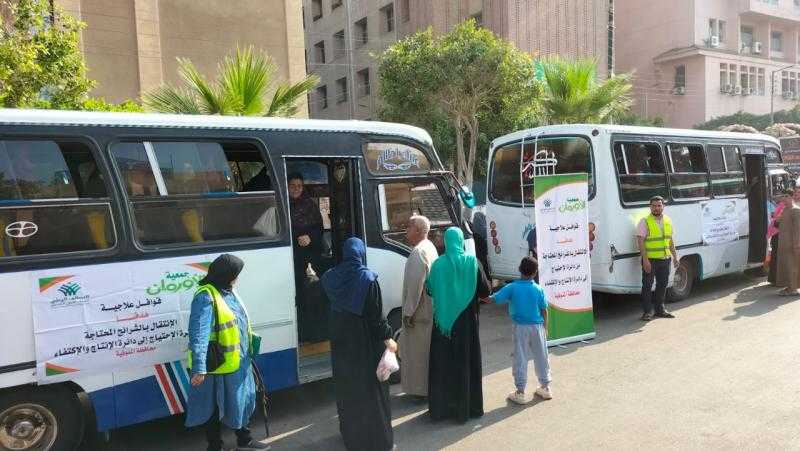 فحص 635 حالة فى قافلة طبية بالزينية في الأقصر