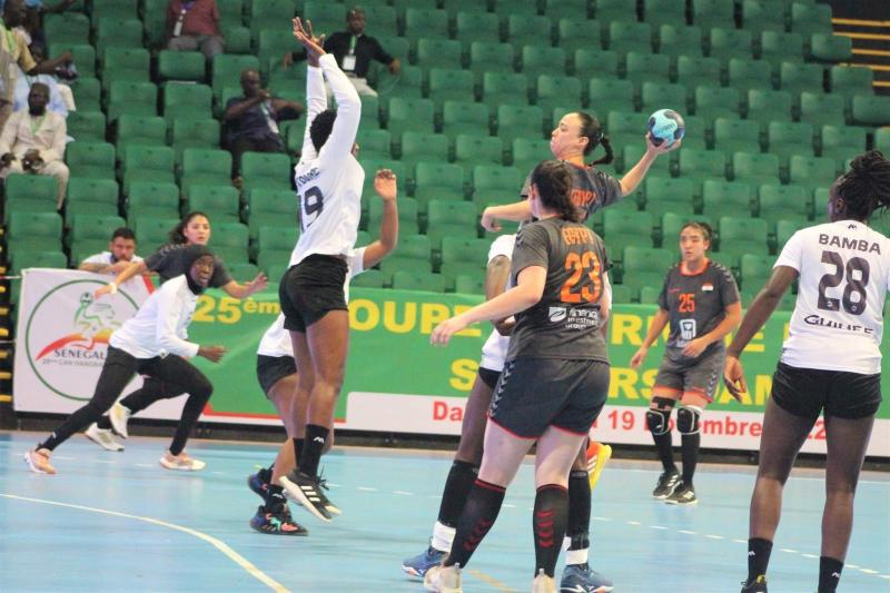 منتخب سيدات اليد يحقق الفوز الثالث ويتأهل لربع نهائي أمم إفريقيا