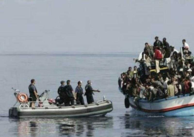 اليونان: إنقاذ 430 مهاجرا من على متن سفينة تتعرض للغرق جنوب جزيرة كريت