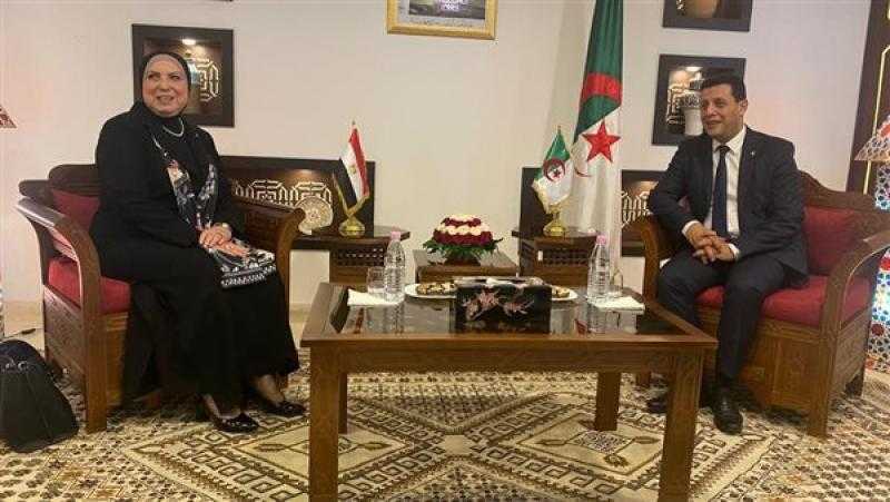 نيفين جامع جامع تبحث مع وزير الصناعة الجزائري التعاون فى قطاع الحرف التراثية واليدوية