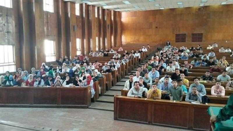 ندوة تعريفية عن محو الأمية وتعليم الكبار في «تجارة بنى سويف»