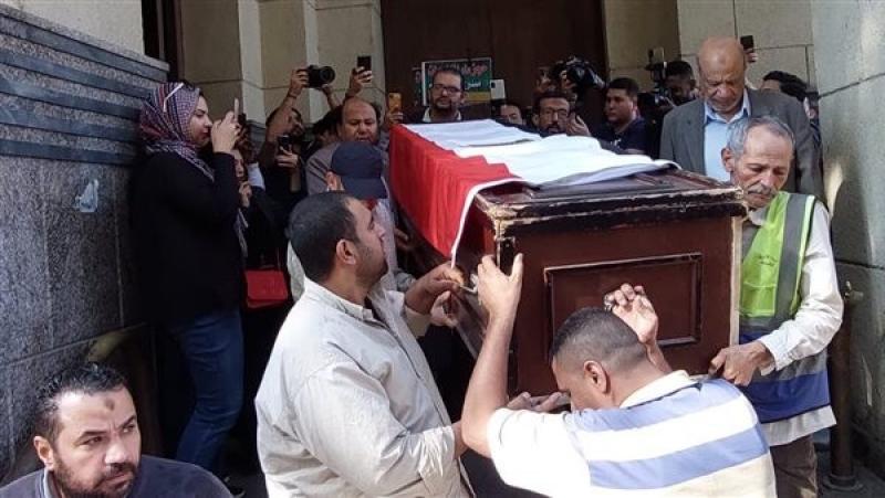 نجوم الفن يتقدمون جنازة الموسيقار محمد سلطان من مسجد عمر مكرم.. صور