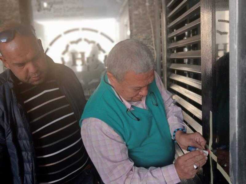 غلق وتشميع كوافير بحدائق الأهرام.. صور