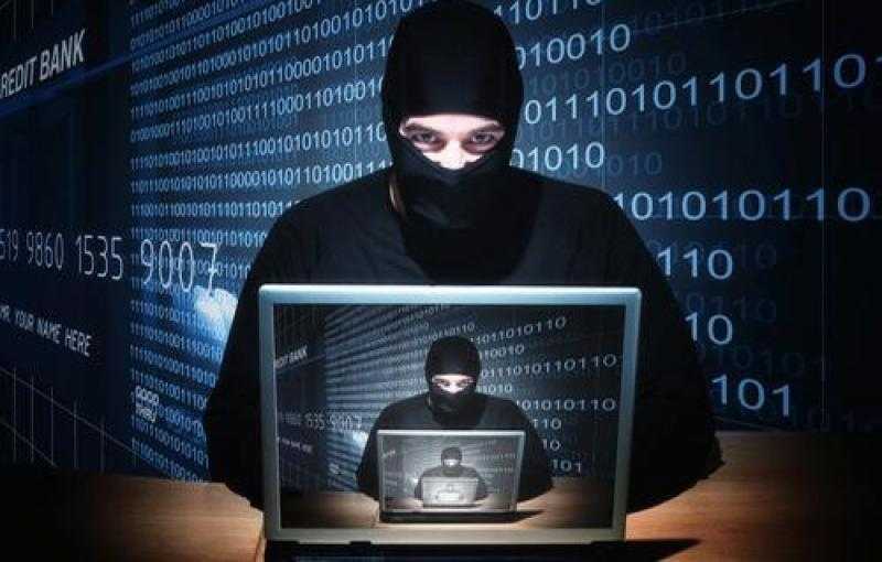 التفاصيل الكاملة لسقوط « هاكرز » يسرق حسابات الشباب على «فيسبوك» لابتزازهم