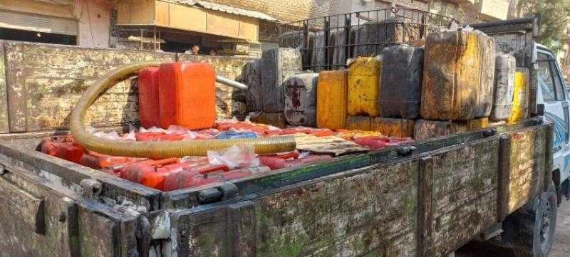 ضبط 2 طن زيوت مستخدمة بالمطاعم والمنازل بحوزة سيارة في الجيزة