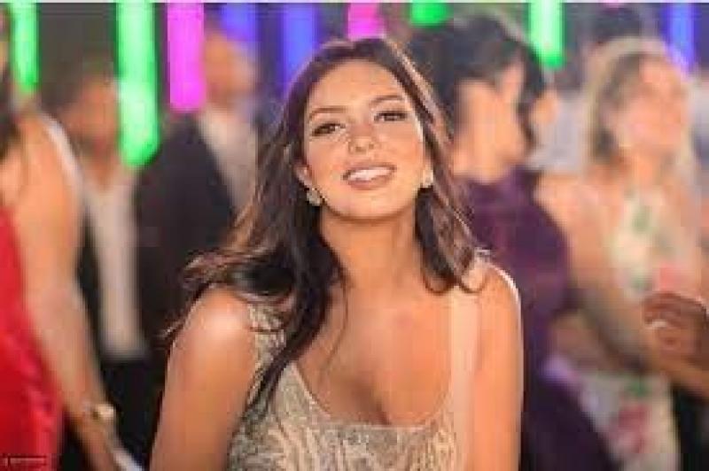 يورا محمد تستعرض جمالها وأناقتها بإطلالة جذابة