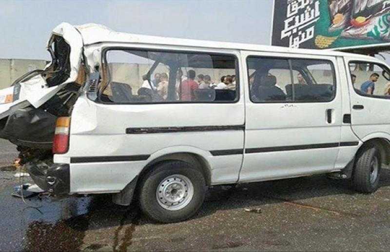 إصابة 5 أشخاص في حادث تصادم سيارة أجرة وأخرى نقل بالطريق الإقليمي