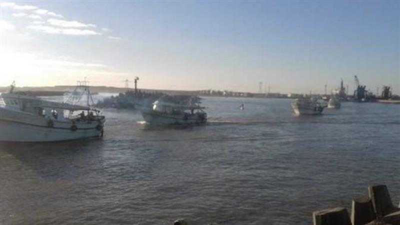 انطلاق رحلات الصيد بميناء الصيد البحري ببرج البرلس بعد تحسن الأحوال الجوية