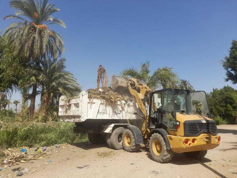 رفع قمامة وإزالة تعديات ببسيون وصيانة إنارة في سمنود بالغربية