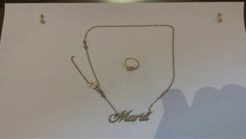 القبض على خادمة سرقت مشغولات ذهبية من سيدة في الظاهر