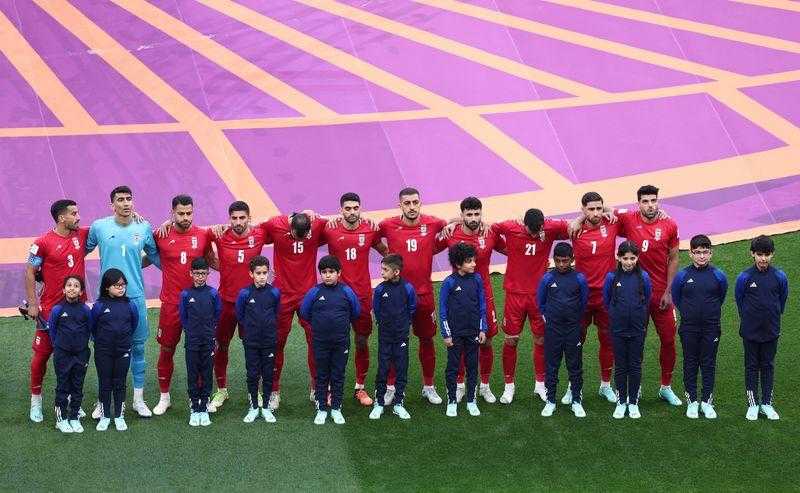 التليفزيون الإيراني يقطع بث كأس العالم لعدم قيام لاعبي المنتخب بترديد النشيد الوطني
