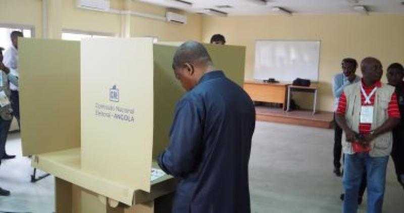 إيزابيل.. ابنة زعيم أفريقى تملك مليارات الدولارات ملاحقة دوليا