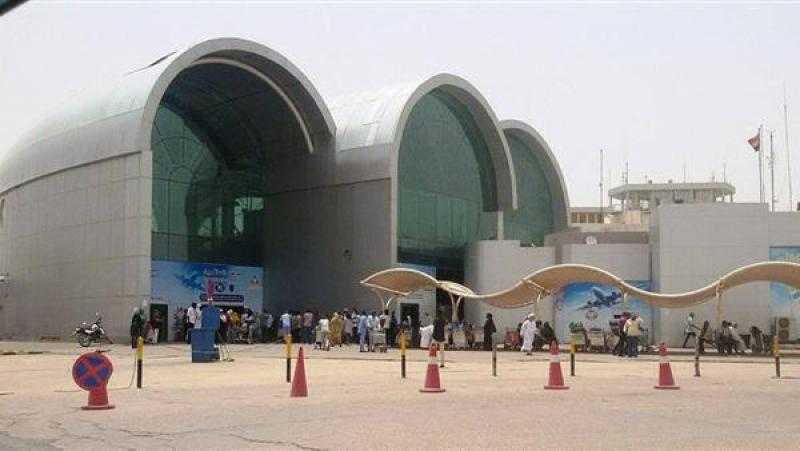 جماهير حاشدة تستقبل محمد عثمان الميرغني في مطار الخرطوم الدولي