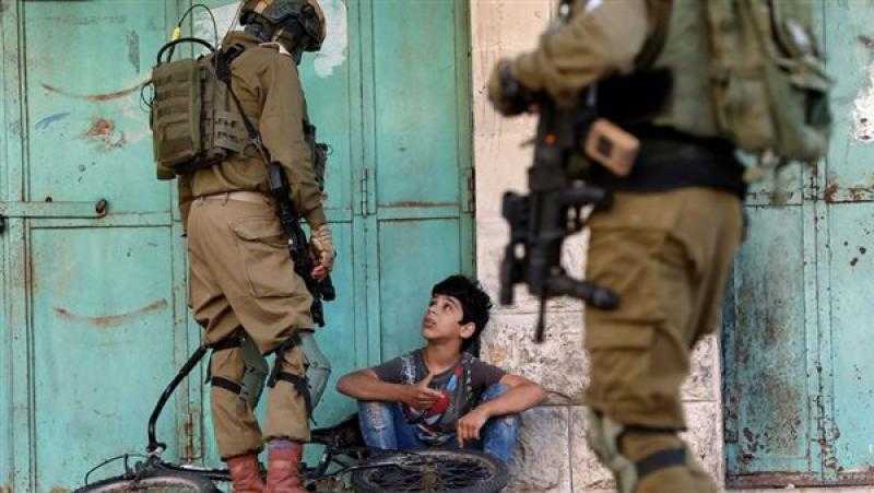 قوات الاحتلال الإسرائيلي تعتقل 13 فلسطينياً في الضفة الغربية