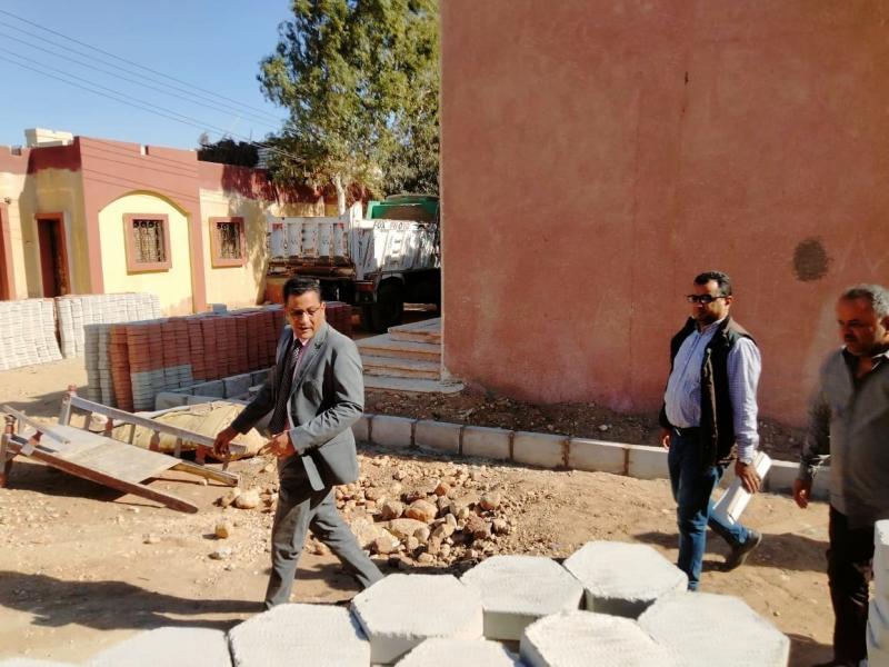 محافظ سوهاج يتابع تطوير ورفع كفاءة قريتى النسيج اليدوي