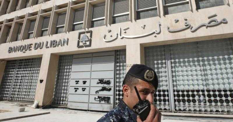 مودع يقتحم مصرفا جنوب لبنان