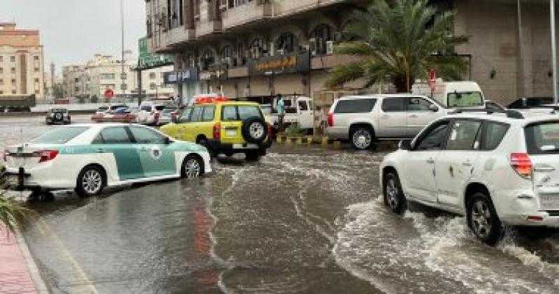 مطار الملك عبدالعزيز بجدة يُعلن تأخر إقلاع بعض الرحلات الجوية بسبب الأحوال الجوية