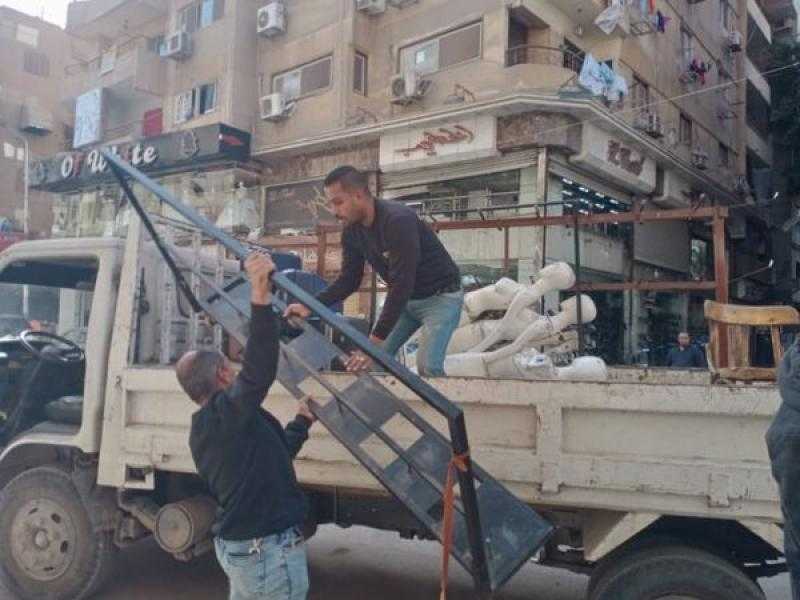 حي الطالبية يشن حملات في عدد من الشوارع لرفع الإشغالات