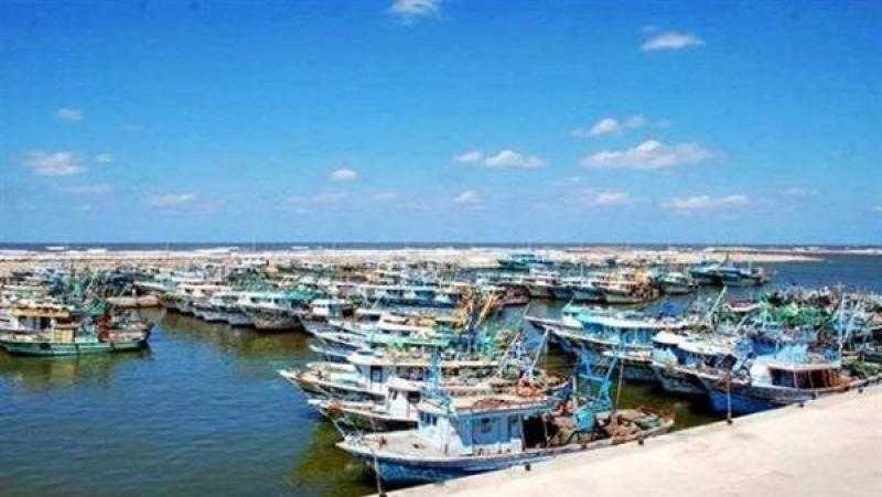 توقف حركة الصيد بميناء البرلس في كفر الشيخ لارتفاع الأمواج