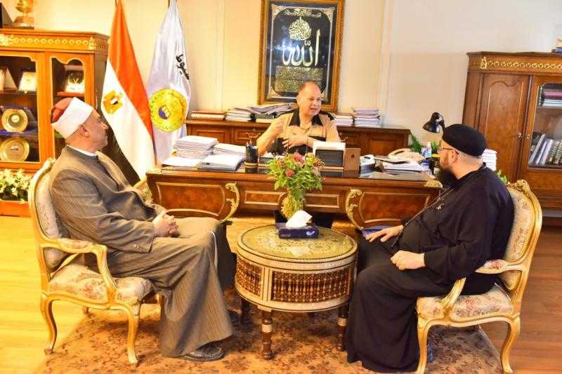 محافظ أسيوط يتابع جلسات وفعاليات ”الحوار الوطني من أجل مصر” بالمراكز والقرى بالتعاون مع بيت العائلة المصرية