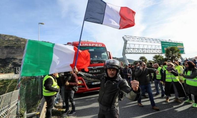 مراسل ”القاهرة الإخبارية” يكشف سبب الخلاف بين فرنسا وإيطاليا بشأن المهاجرين