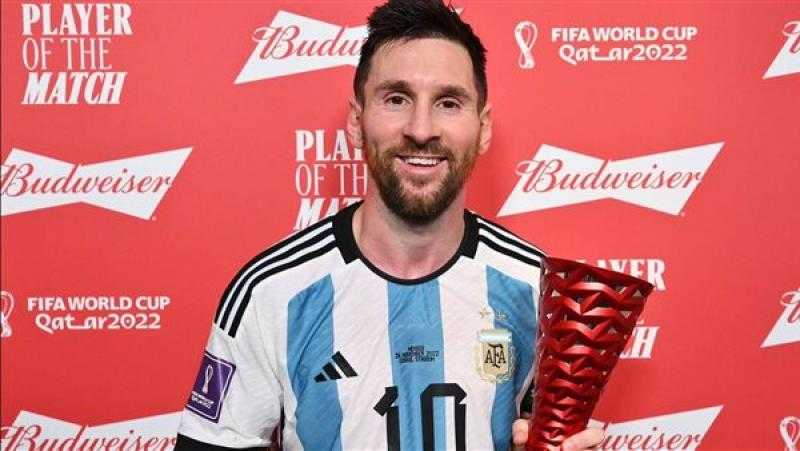 ميسي يتوج بجائزة رجل مباراة الأرجنتين والمكسيك