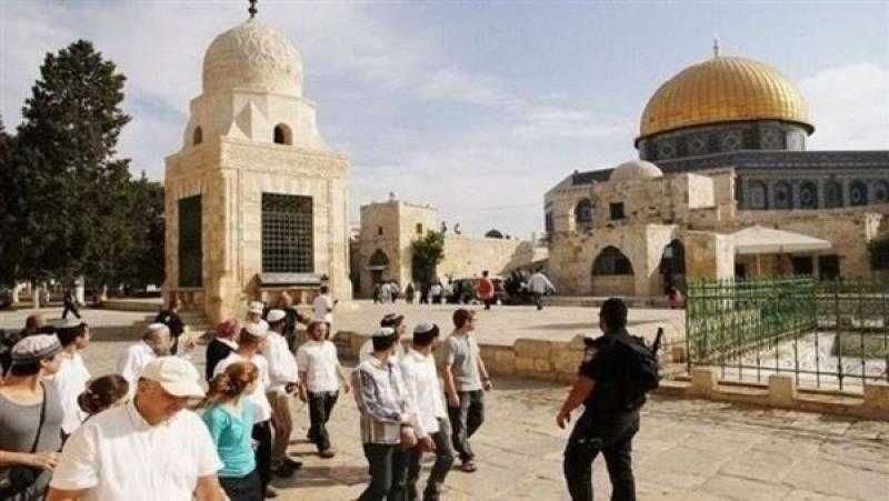 عشرات المستوطنين الإسرائيليين يقتحمون المسجد الأقصى