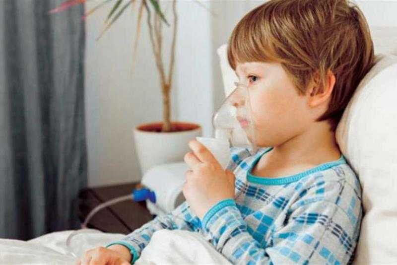أستاذ أمراض صدرية: الفيروس المخلوي لا يمثل خطورة على غالبية الأطفال