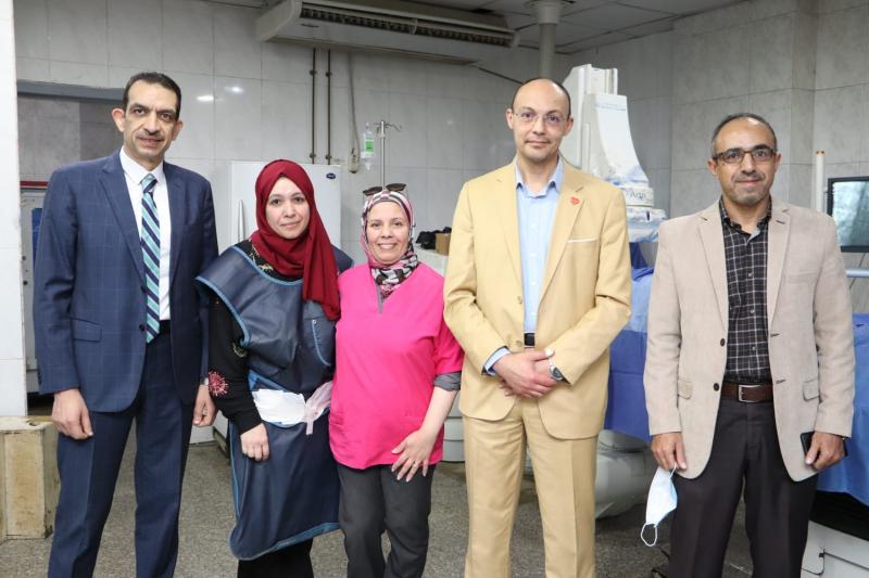 صورة للفريق الطبي