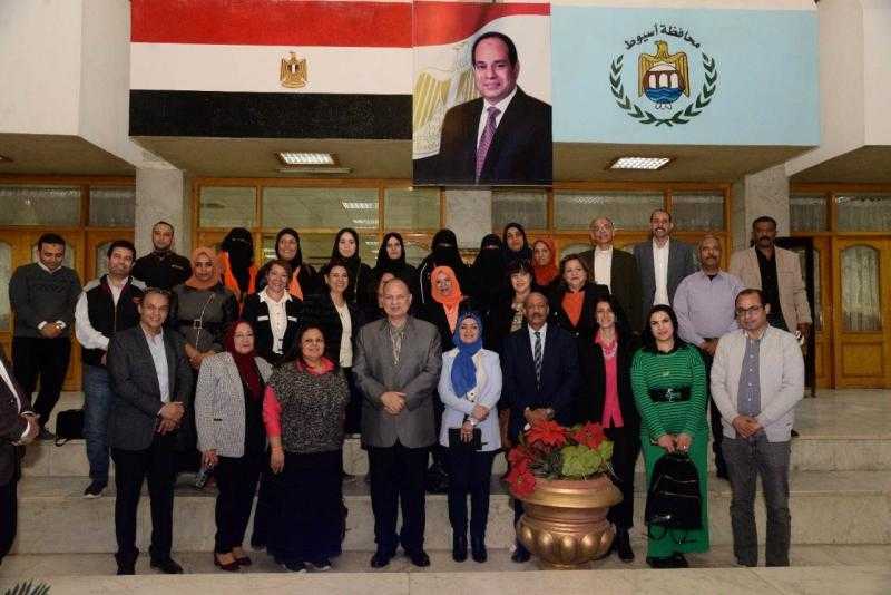 محافظ أسيوط يشهد تدشين حملة الـ«16 يوم» لمناهضة العنف ضد المرأة| صور