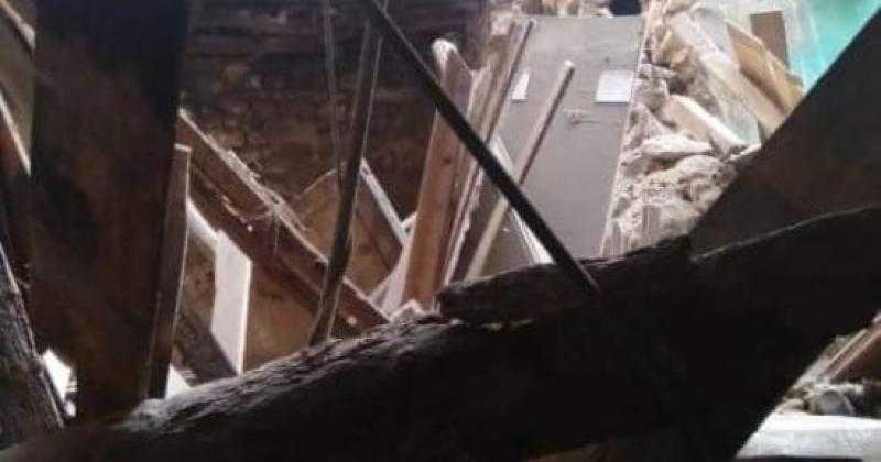 مصرع شاب وإصابة خاله في انهيار سقف عقار بإمبابة