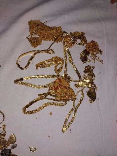 إحباط تهريب 1.37 كيلو ذهب داخل حذاء في جمارك السلوم