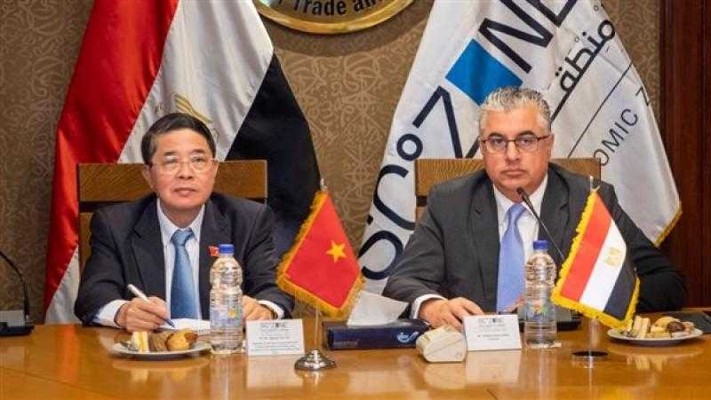 رئيس اقتصادية قناة السويس يستقبل نائب الجمعية الوطنية الفيتنامية لبحث سبل التعاون