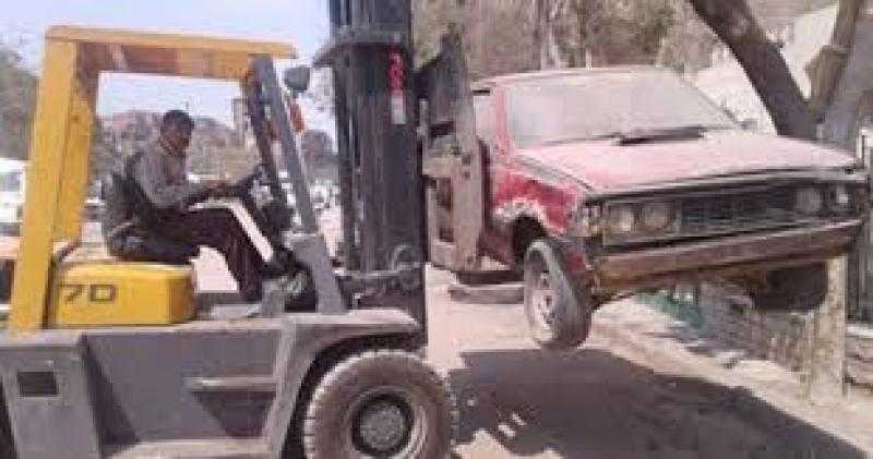 رفع 54 سيارة ودراجة نارية متهالكة من شوارع الجمهورية