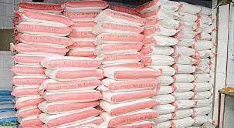 ضبط 33 شيكارة دقيق وتحرير 12 محضرا لمخابز بكفر الدوار