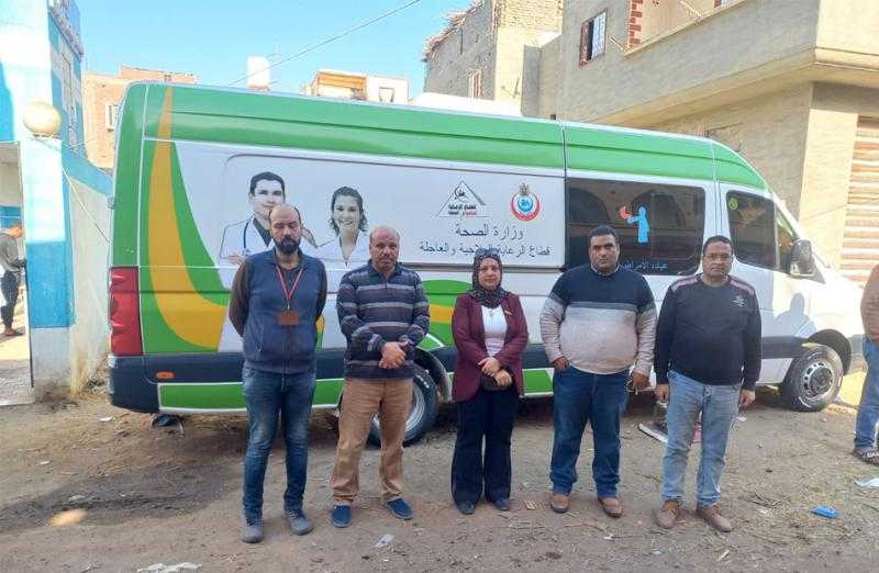 الكشف على 1072 مريضا بقافلة «أم الرزق» بالدقهلية | صور