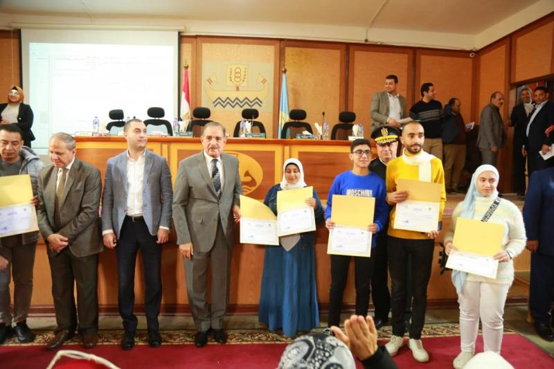 محافظ كفر الشيخ يكرّم الطلاب والمدارس الحاصلة على المراكز الأولى مستوى الجمهورية
