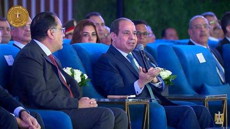 الرئيس السيسي: الدولة تسعي لبناء محطات تحلية بجميع المدن الساحلية