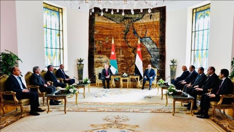 الرئيس السيسي وملك الأردن يؤكدان أهمية تضافر جهود الدول العربية للتصدي للأزمات القائمة