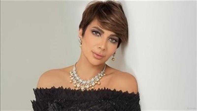 بالأيس كاب.. أصالة تخطف الأنظار برفقة زوجها