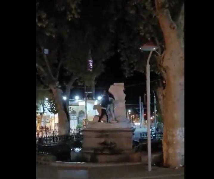 الجزائر.. القبض على مشتبه به في تخريب أجزاء من تمثال المرأة العارية (فيديو)