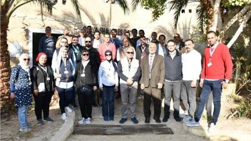 رئيس جامعة المنصورة يتابع قافلة «جسور الخير رقم 16 بمدينة سيوة»