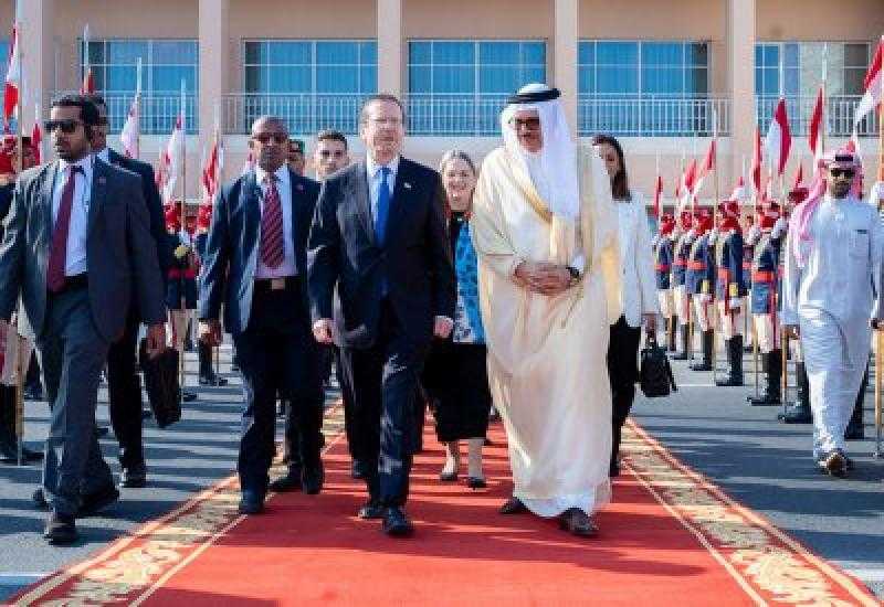الرئيس الإسرائيلي يغادر البحرين متوجها إلى الإمارات
