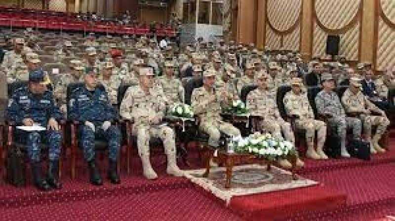 وزير الدفاع يشهد المرحلة الرئيسية لمشروع مراكز القيادة التعبوي ”فتح - 5”