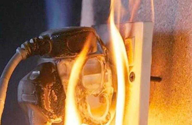 ماس كهربائي وراء اندلاع حريق شقة بالسلام دون إصابات