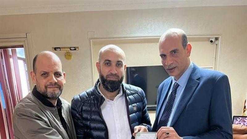 تسليم أول بطاقة تصديرية من «الرقابة على الصادرات والواردات» في كفر الشيخ